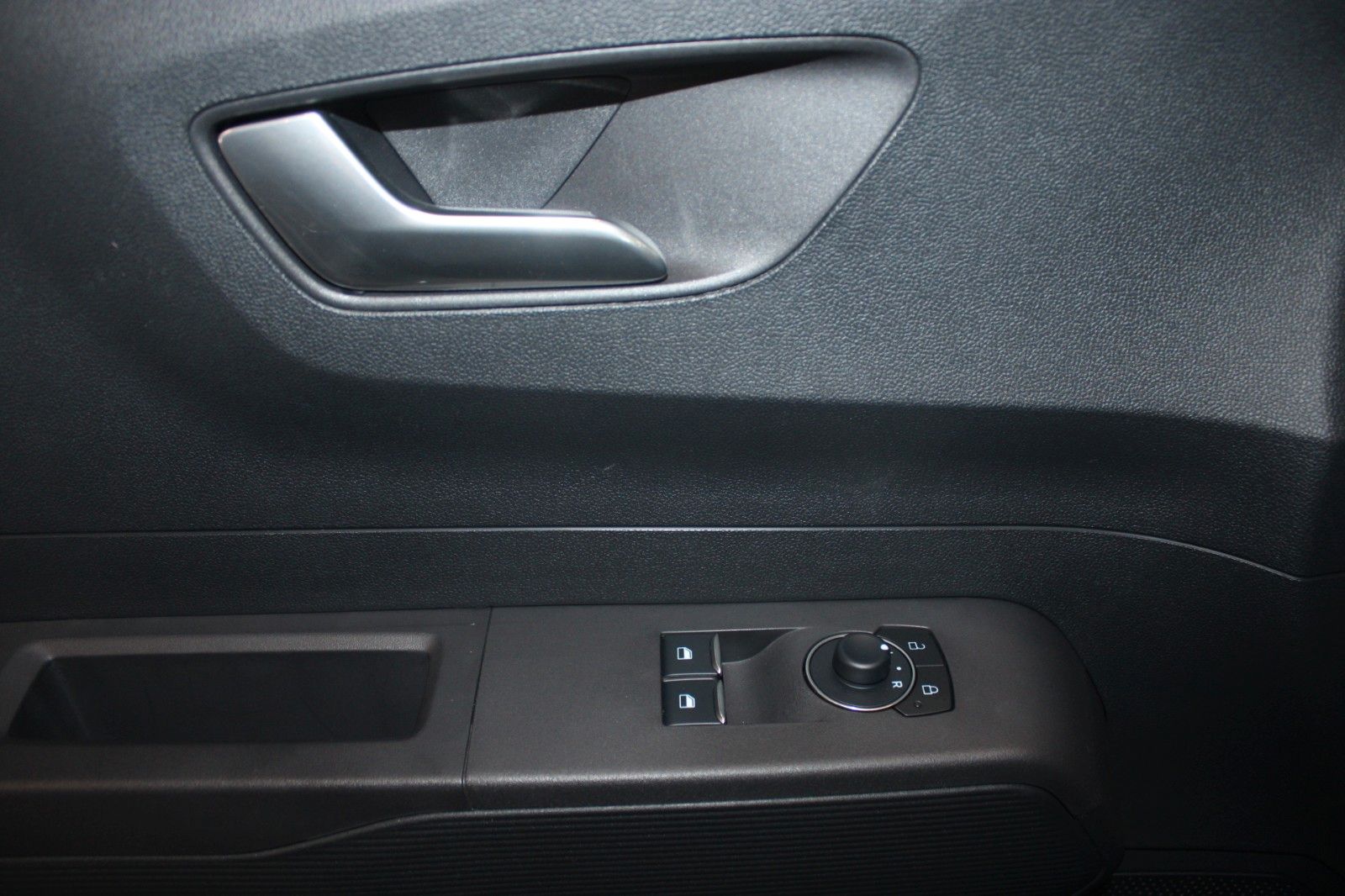 Fahrzeugabbildung Ford Tourneo Courier TREND Kamera PDC WinterPaket2