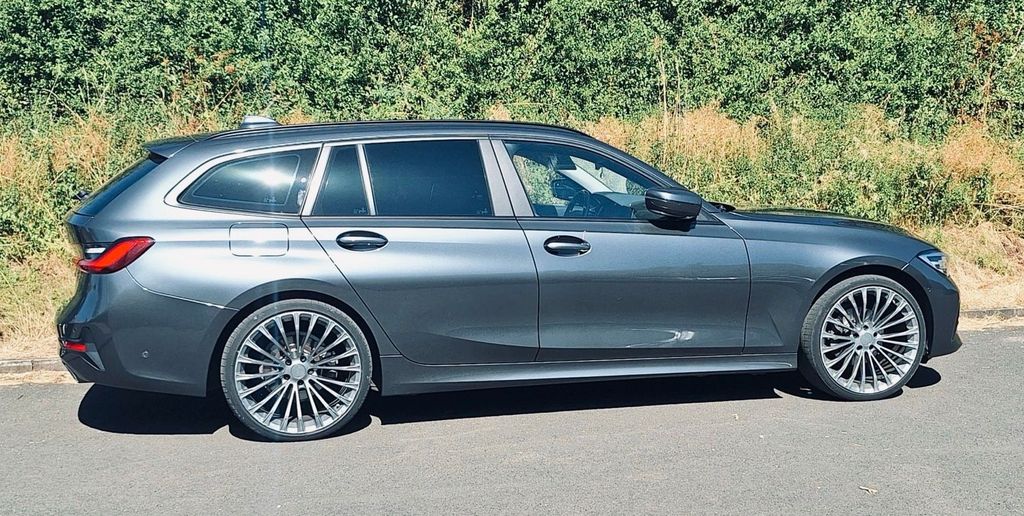 Image of BMW 320