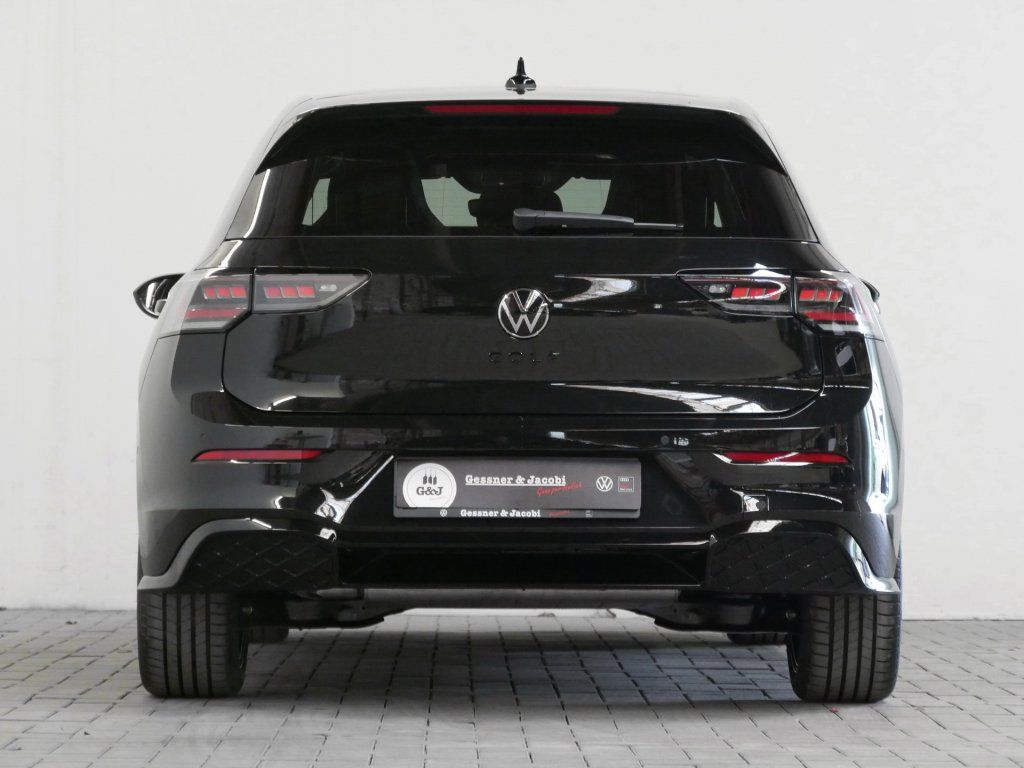 Fahrzeugabbildung Volkswagen Golf 1.5 eTSI R-Line Pano Kamera HarmanKardon