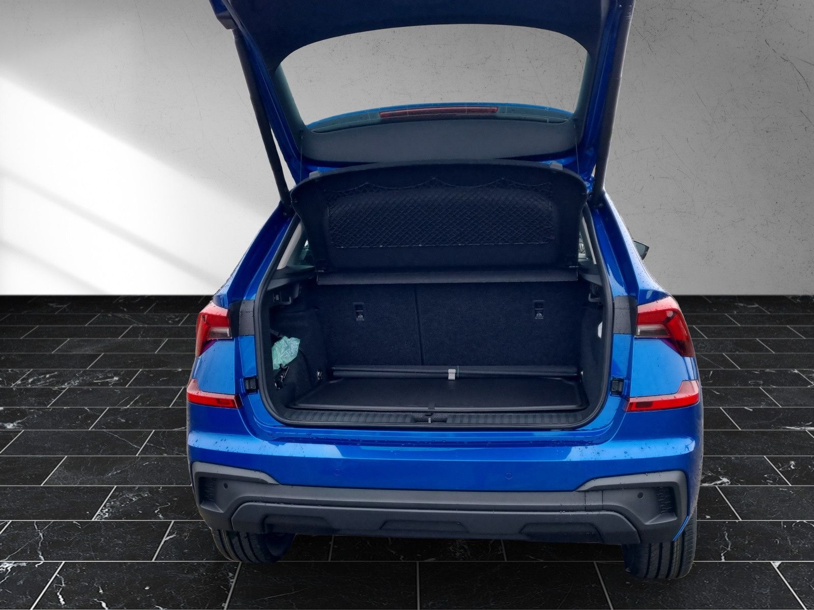 Fahrzeugabbildung SKODA Kamiq Tour 1,0 TSI 85KW/115PS DSG AHK Fahrassi+