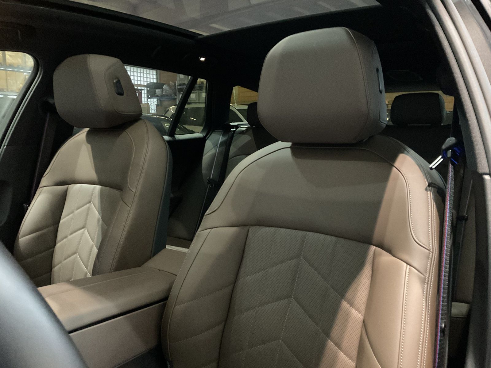 Fahrzeugeinzelansicht 12 Fahrzeugabbildung BMW 540d xDrive Touring M Sportpaket Pro DAB LED AHK