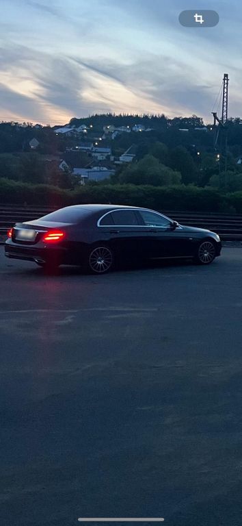 Image of Mercedes-Benz E 220