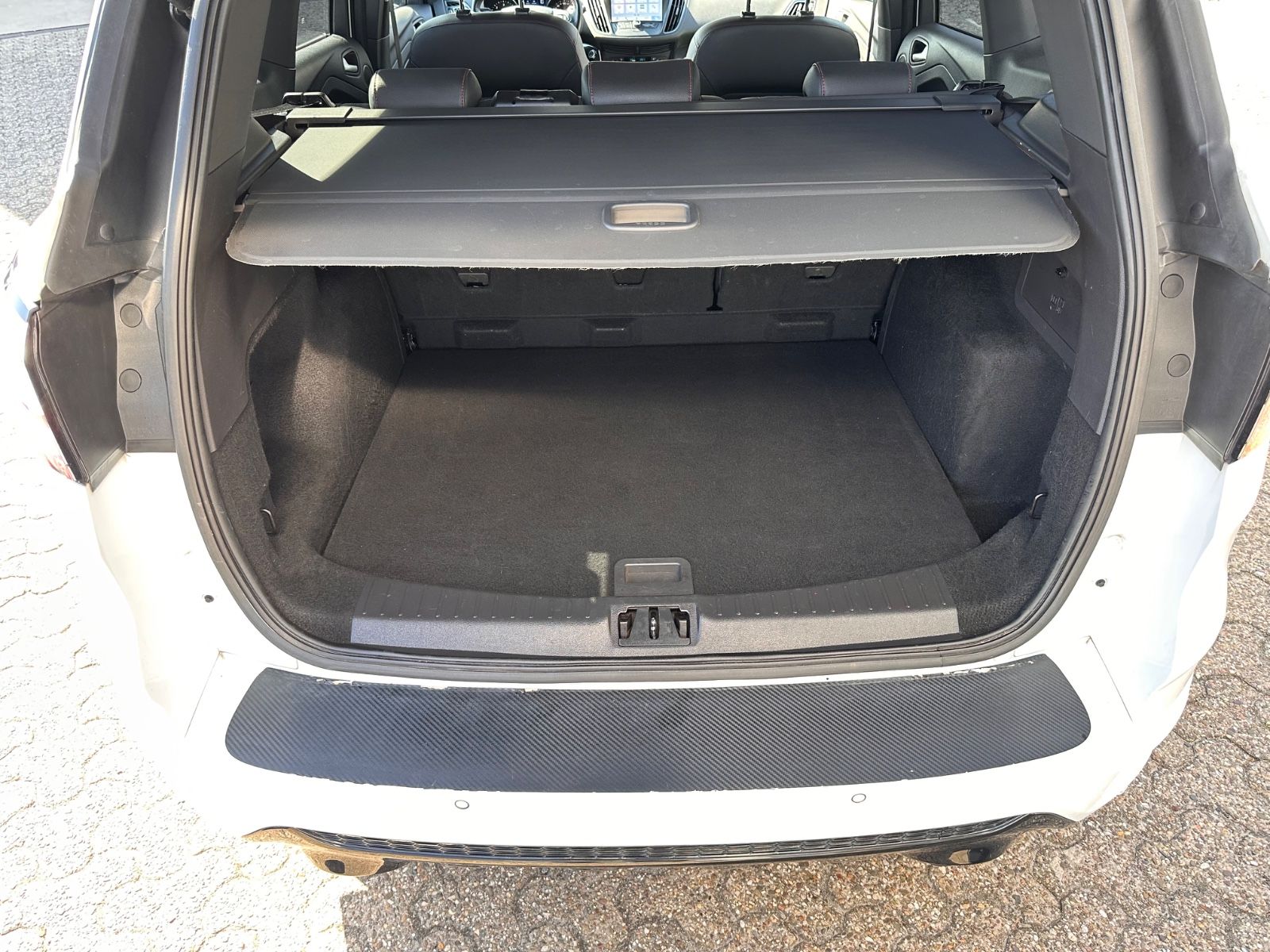Fahrzeugabbildung Ford Kuga ST-Line 2.0 TDCi AHK/Navi/BiXenon/SHZG