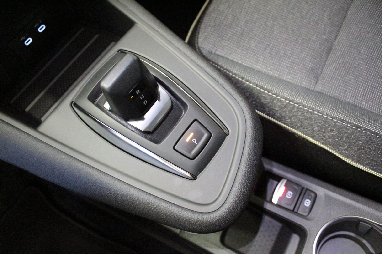 Fahrzeugabbildung Renault Captur Mild Hybrid 140 EDC *Navigations-Paket*