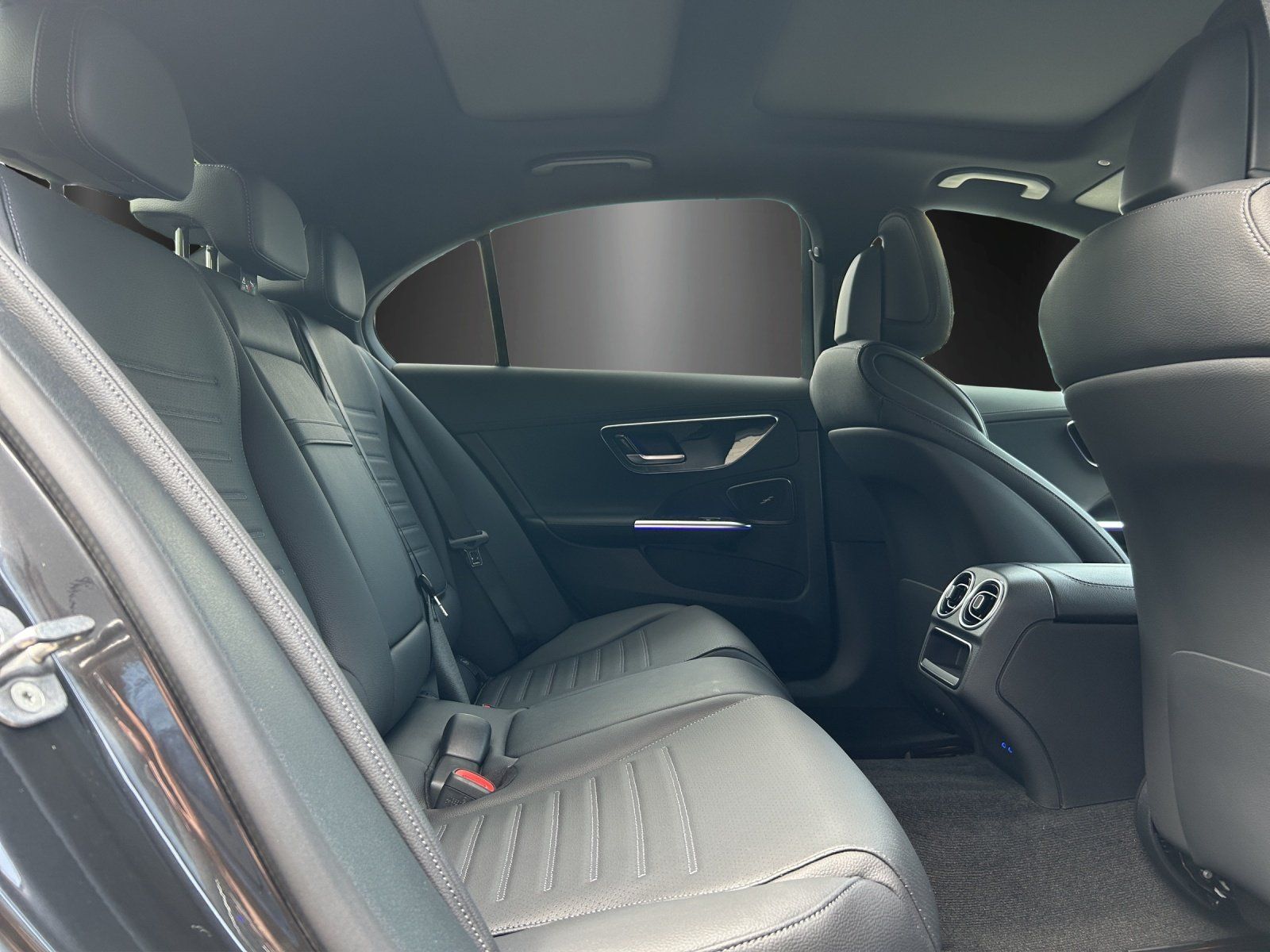 Fahrzeugabbildung Mercedes-Benz C 220 d AMG KeyGo DISTR Memory PANO DigLight 360