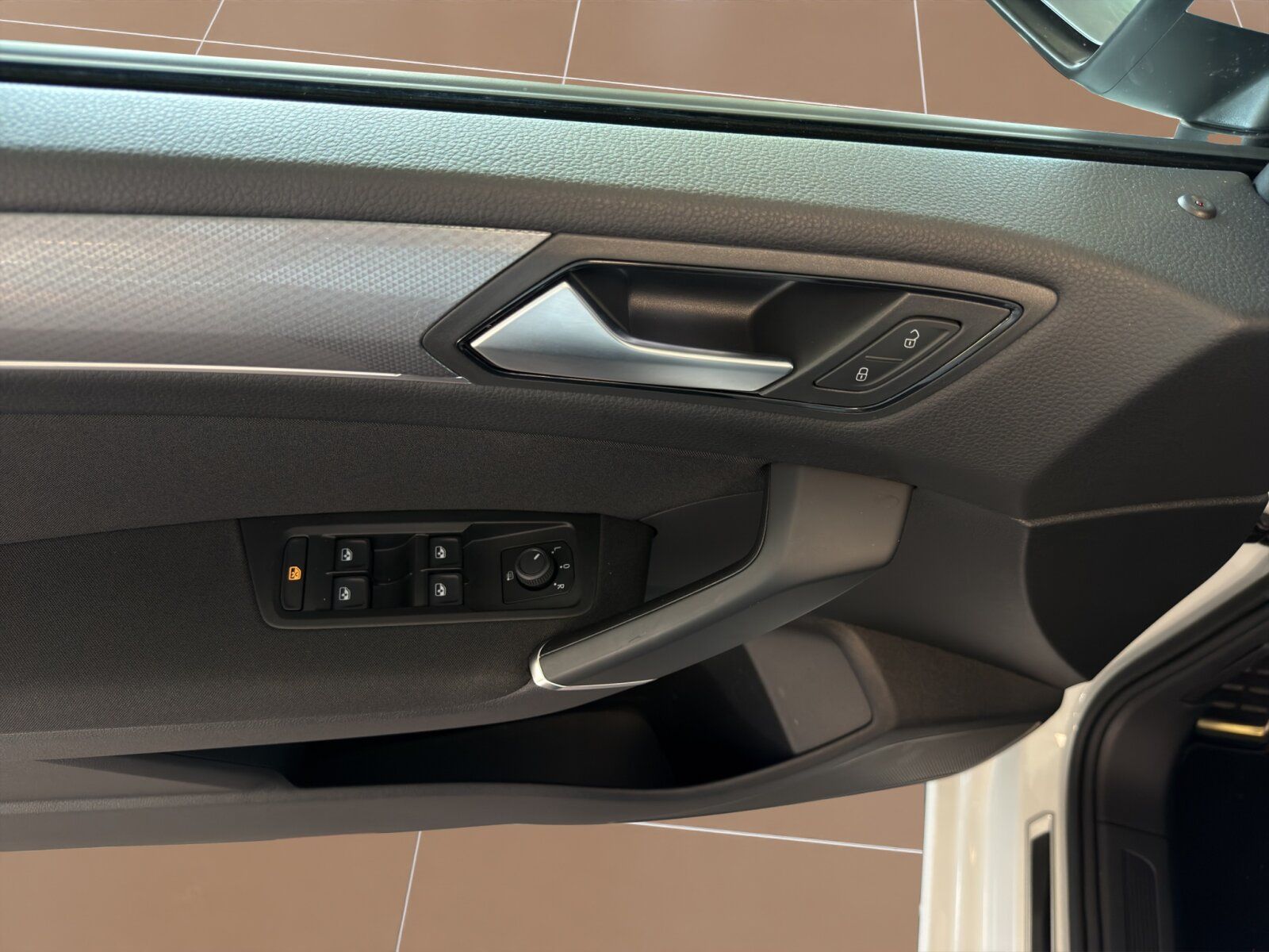 Fahrzeugabbildung Volkswagen Touran Active 1.5 TSI DSG AHK APP Kamera