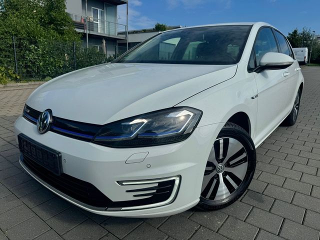 Volkswagen Golf VII  e-Golf CCS*WÄRMEPUMPE*NAVI*SITZHEIZUNG