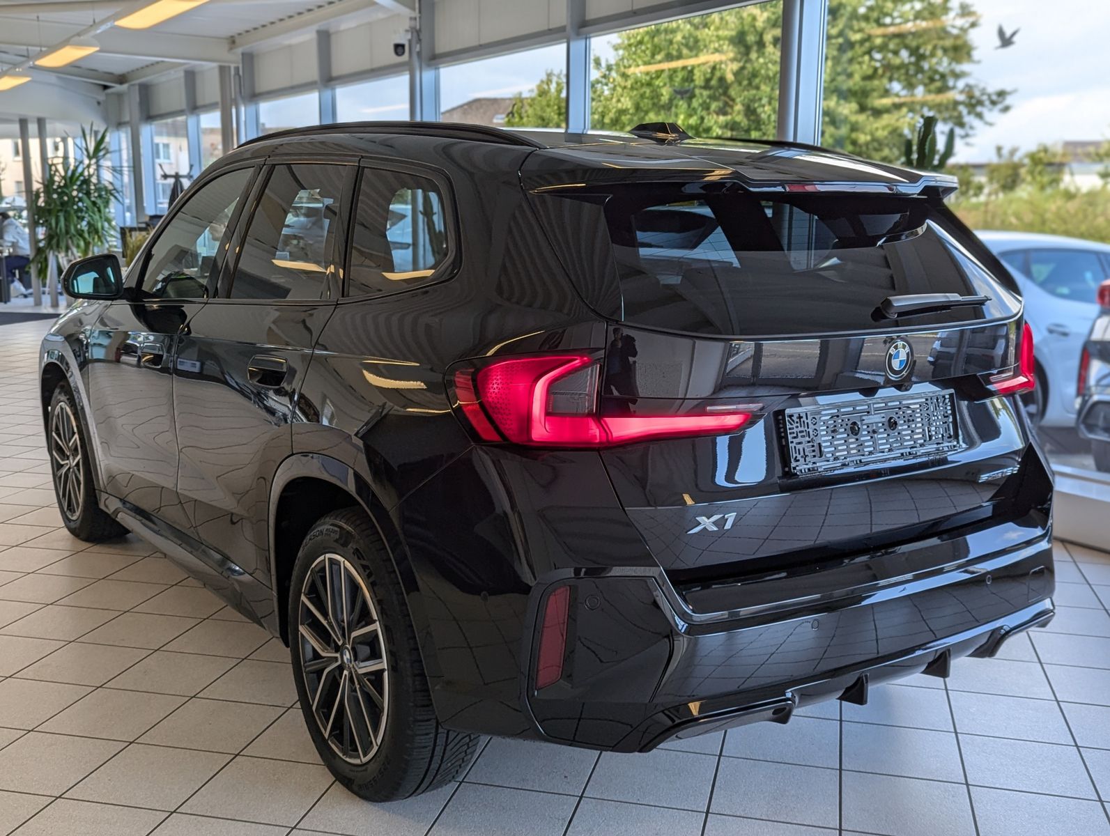 BMW X1 18 d M-Sport Pano Premium-Travel-Paket AHK - Image 5
