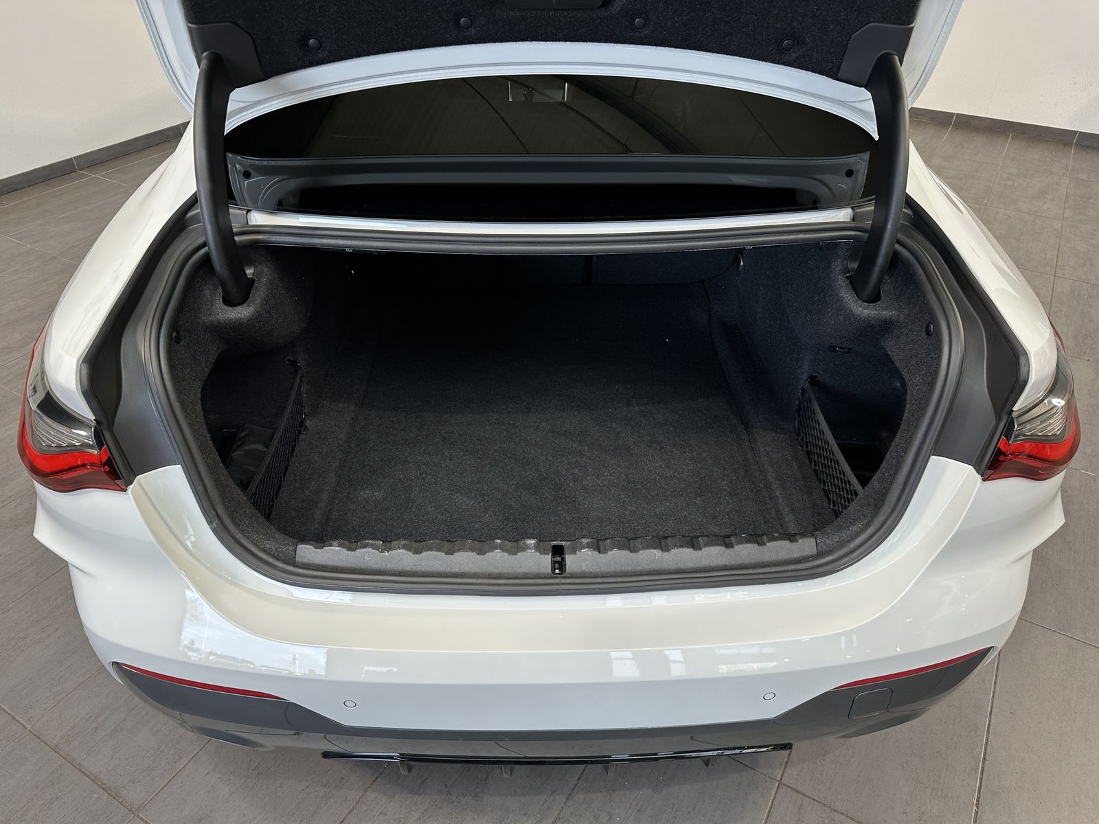 Fahrzeugabbildung BMW 420d Coupé Sport-Aut. M-Sport NAV+LASER+HEAD-UP