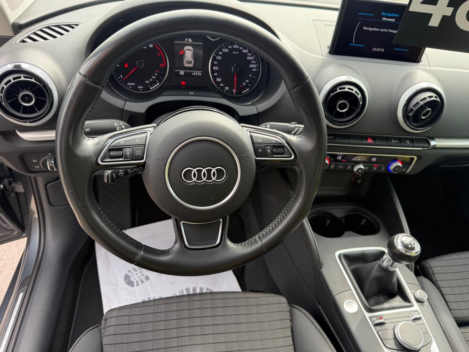 Audi A3 Sportback Sport Paket*XEN*PDC*SHZ*TEMP*HU NEU