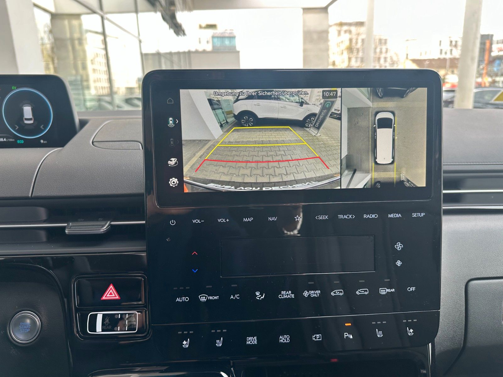 Fahrzeugabbildung Hyundai Staria Signature Hybrid 1.6l 215PS Panorama/Navi