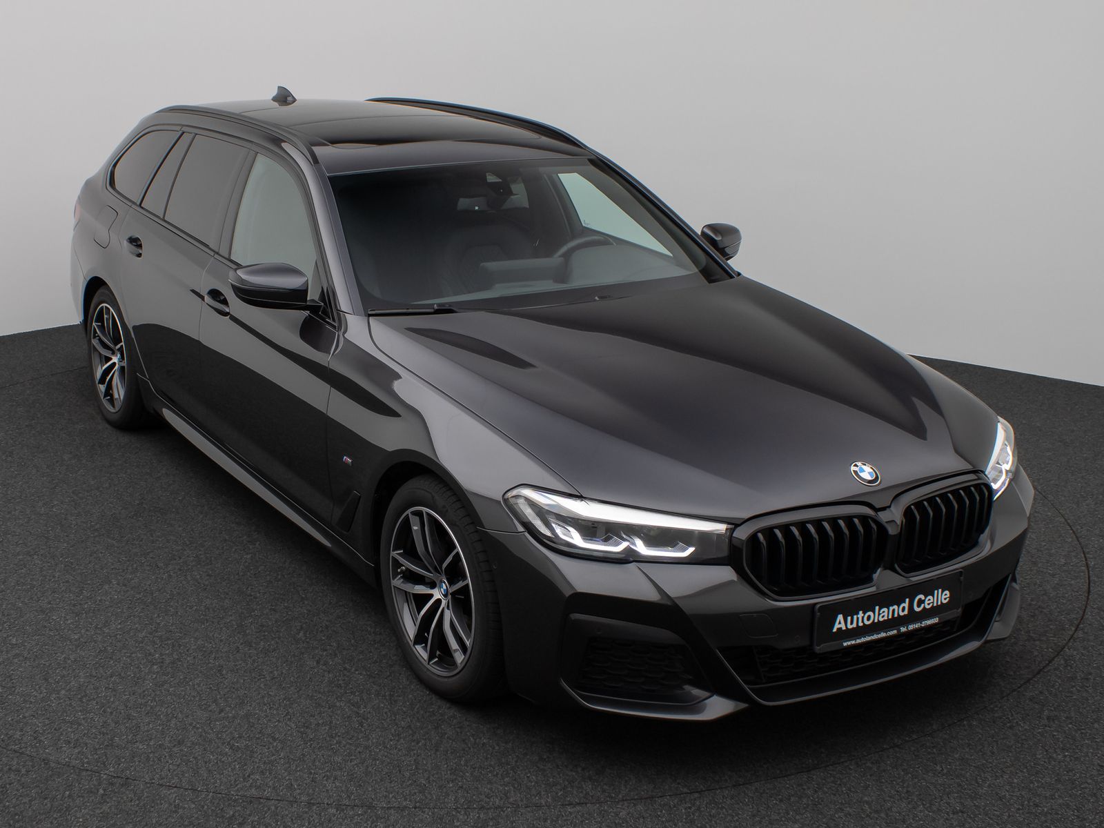 Fahrzeugabbildung BMW 520d xD M Sport Panorama Kamera DAB AHK Alarm