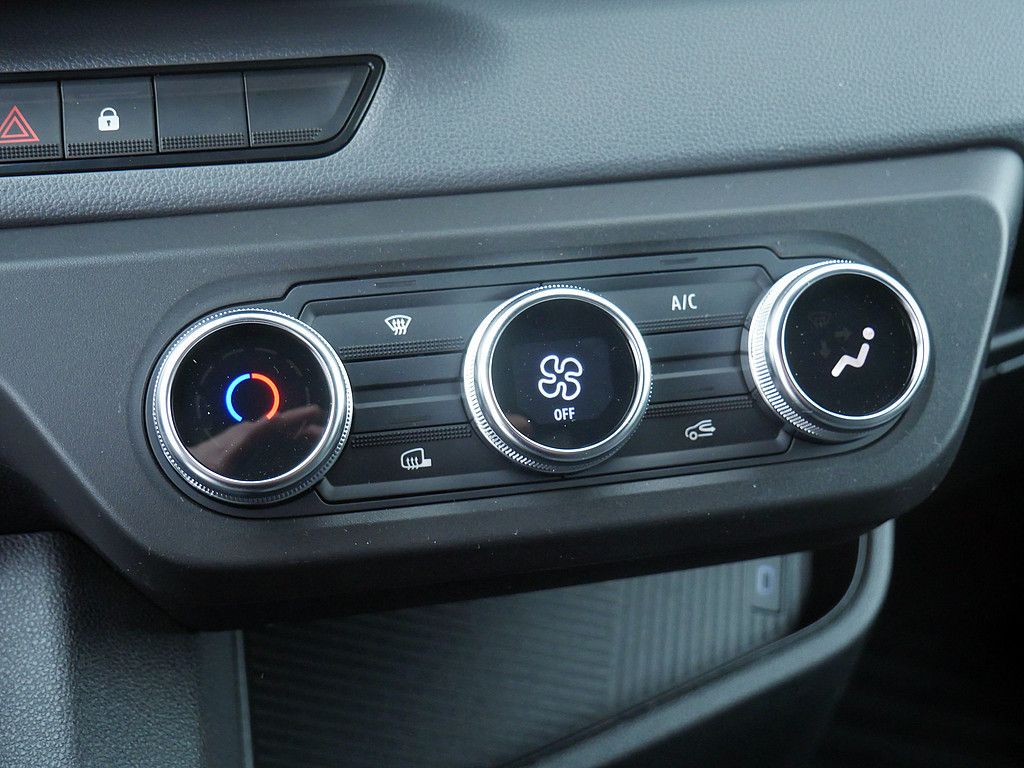 Fahrzeugabbildung Renault Master Pritsche DK advance L3H1 3,5t Blue dCi 15