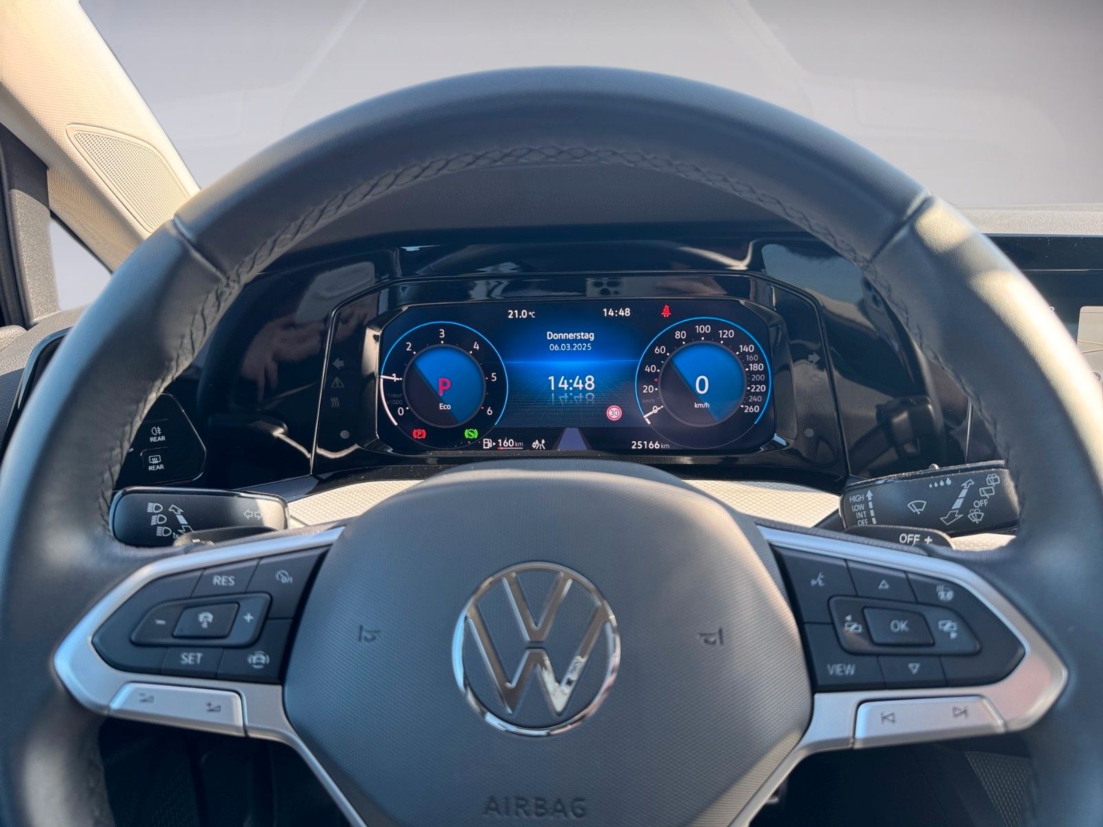 Fahrzeugabbildung Volkswagen Golf VIII Life MOVE 2.0 TDI *LED*KAMERA*ACC*AHK*