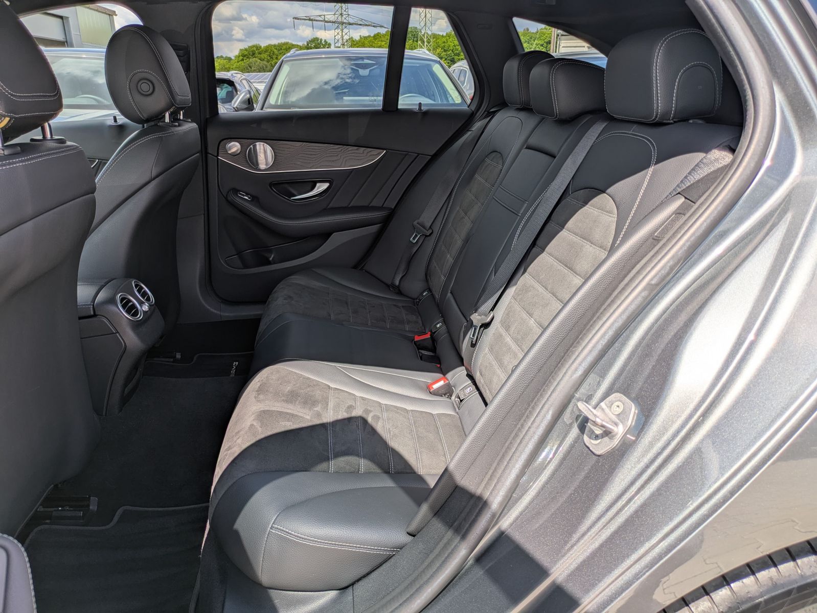 Fahrzeugabbildung Mercedes-Benz C 220 d AMG PANO*360°*MULTIBEAM*BURMESTER*ALCANT