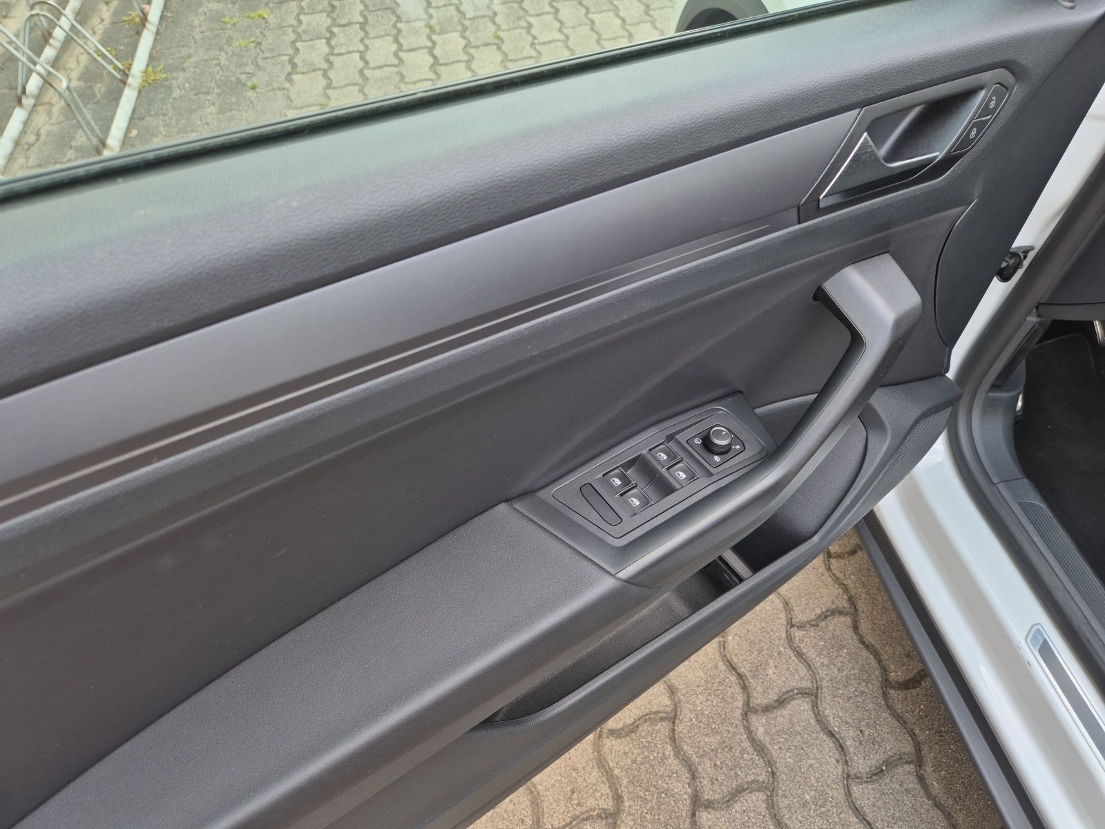 Fahrzeugabbildung Volkswagen T-Roc Cabriolet TSI R-Line LED Navi AID ACC PDC