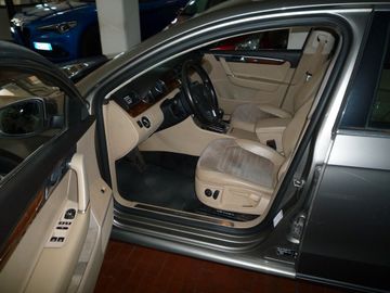 Volkswagen Passat - 11