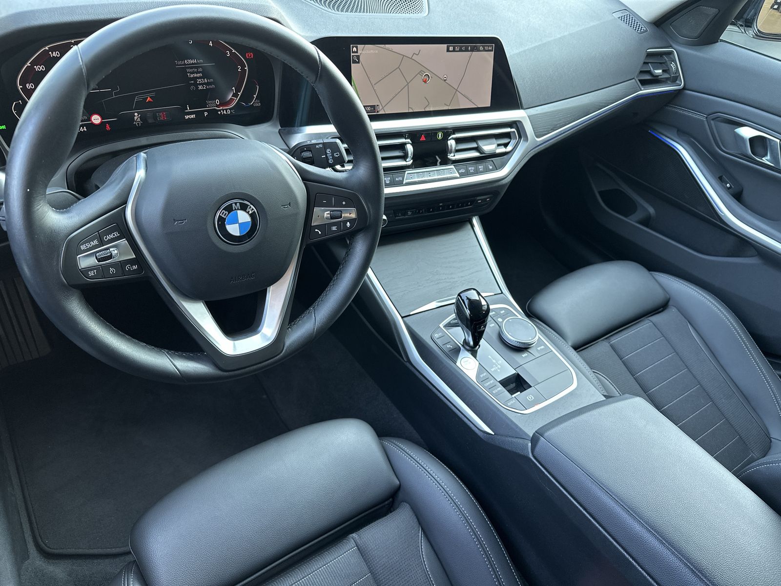Fahrzeugabbildung BMW 320d Touring Sport-Line NAV+LED+HIFI+KAMERA+18ZO