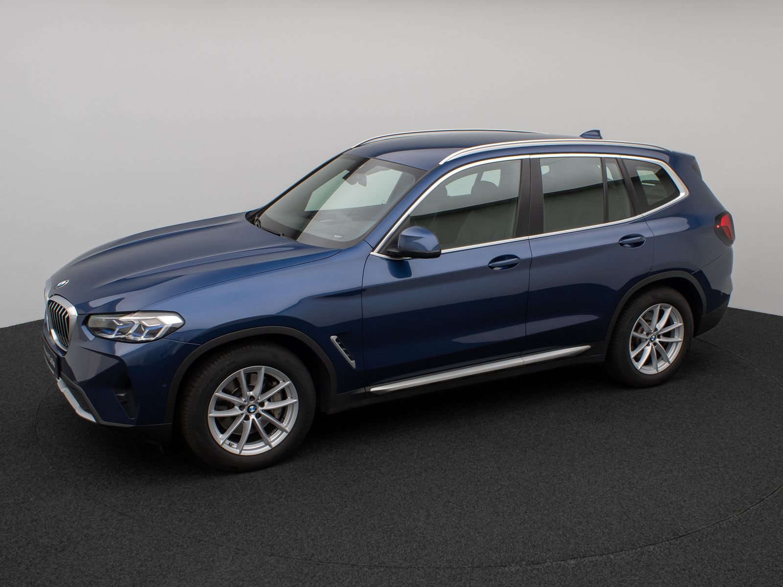Fahrzeugabbildung BMW X3 xD30d Sport Kamera Laser HUD H/K Komfort AHK