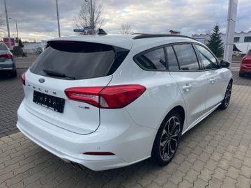 Fahrzeugabbildung Ford Focus ST-Line Hybrid Verkehrszeichenerk., Navi