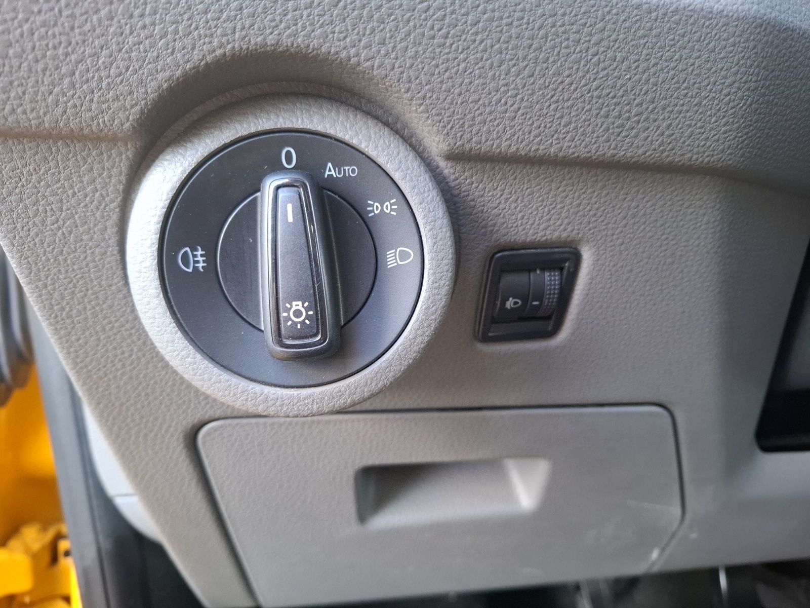 Fahrzeugabbildung Volkswagen T6 Transporter T6.1 DoKa LR Klima AHK