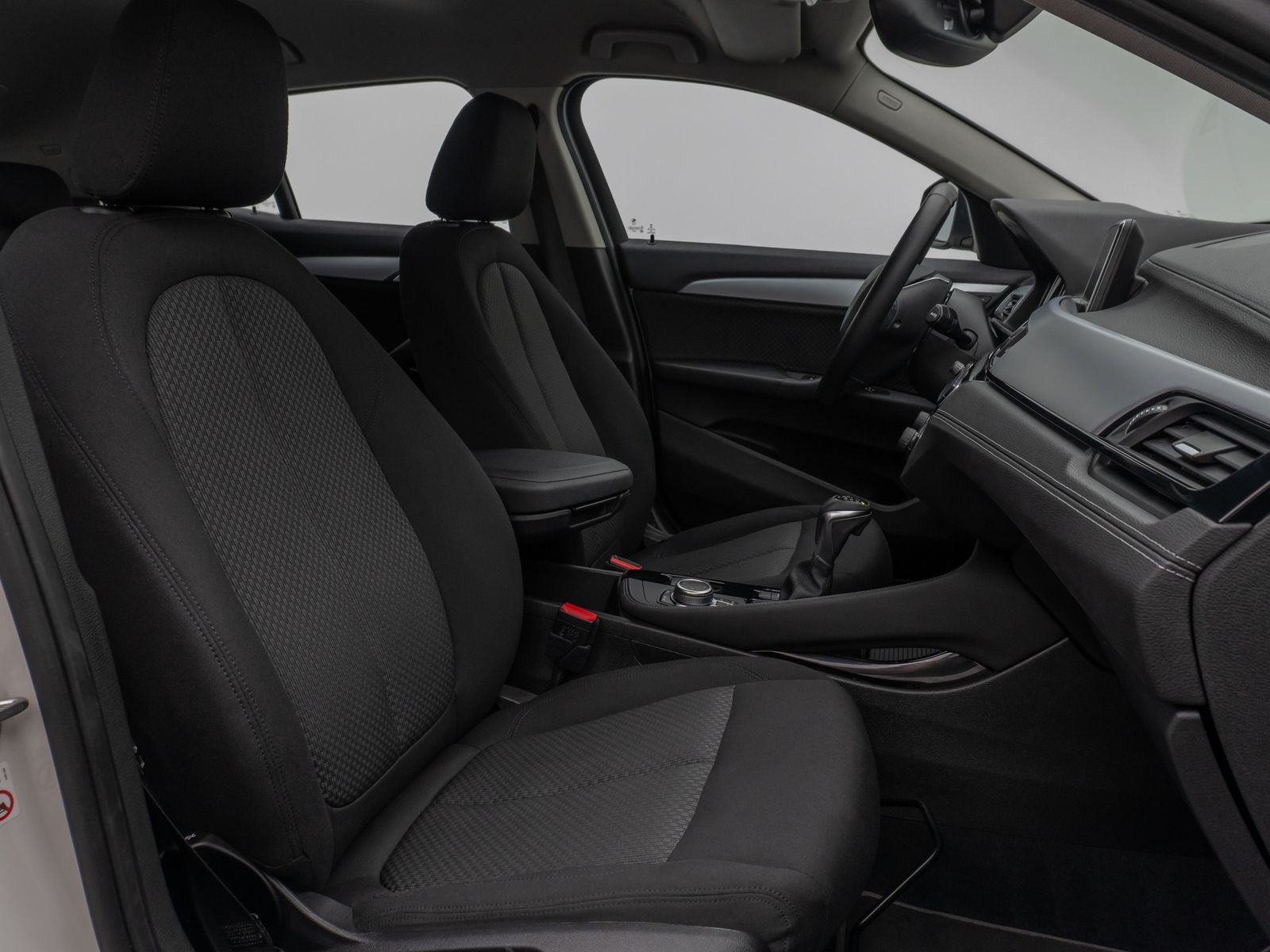 Fahrzeugabbildung BMW X2 xD25e DAB Navi Parkassist Geschwindigkeitsreg