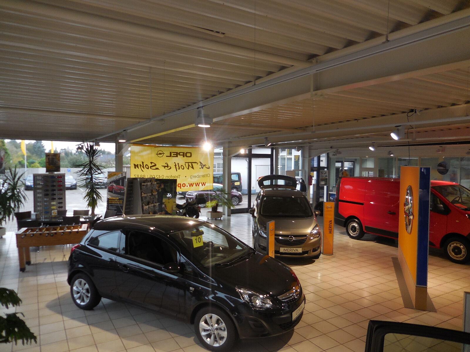 showroom-image-top