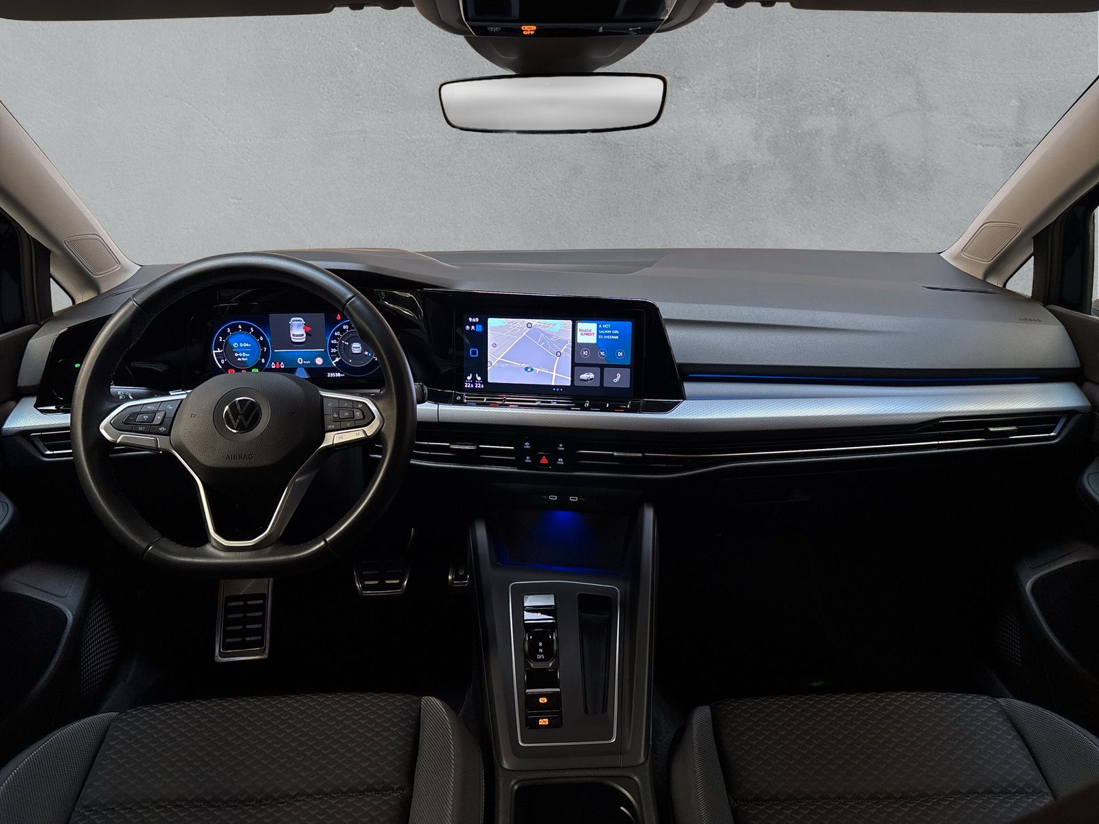 Fahrzeugabbildung Volkswagen Golf 1.5 eTSI Active AHK AppConnect SHZ