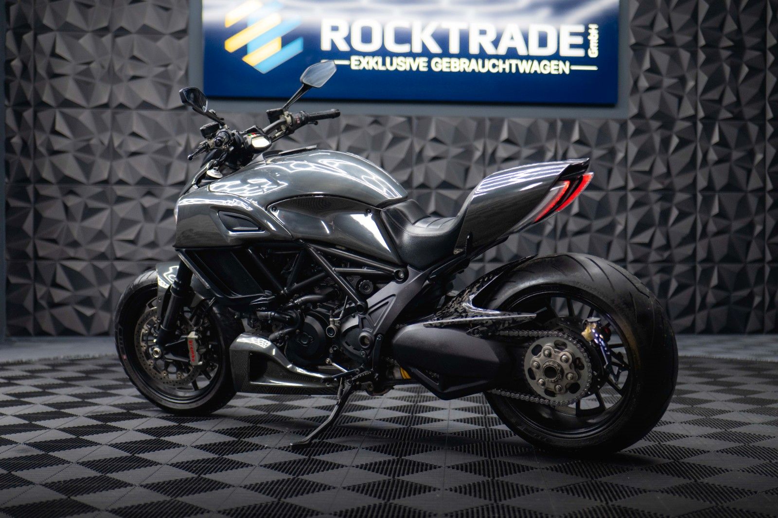 Fahrzeugabbildung Ducati Ducati Diavel 1200 Carbon Testastretta 11°