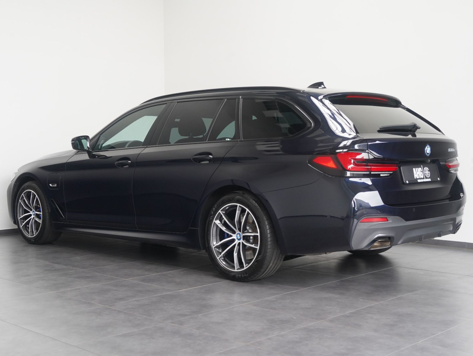 Fahrzeugabbildung BMW 530 e Touring M Sport SHADOW/HEAD-UP/LASER/AHK