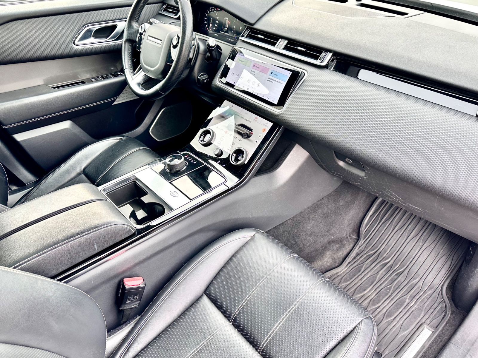 Fahrzeugabbildung Land Rover RANGE ROVER VELAR SE*MOD.2021+AHK+PANO+U.V.M*