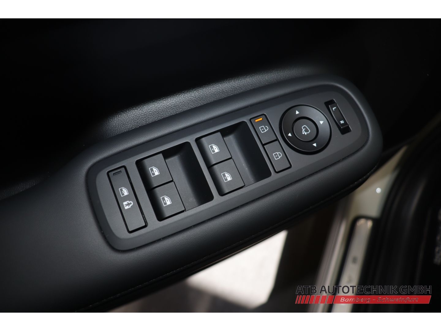 Fahrzeugabbildung Hyundai SANTA FE Intro 1.6 T-GDI Hybrid 4WD HUD Navi Mem