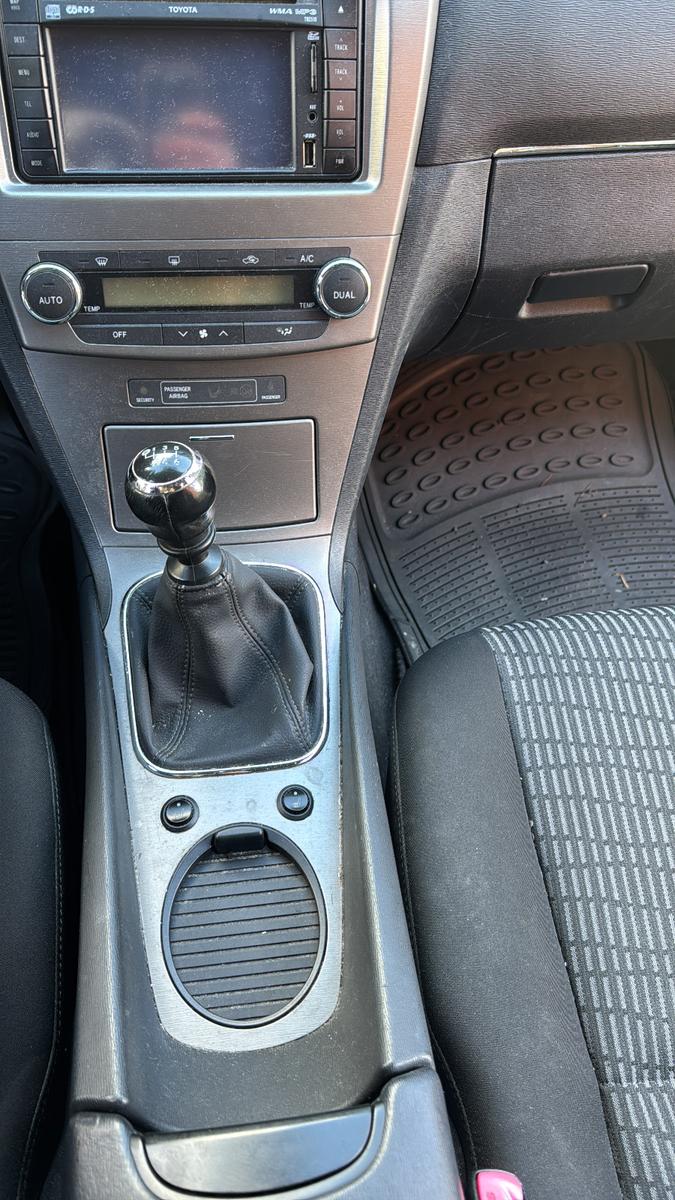 Toyota Avensis 2011 — photo 14