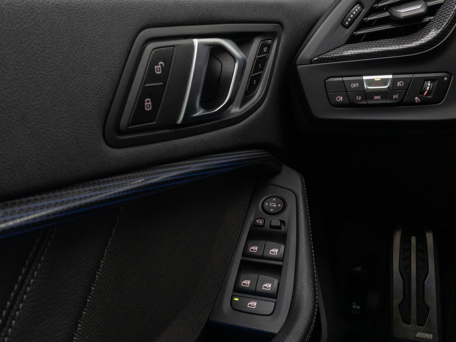 Fahrzeugabbildung BMW M135i xD Panorama Kamera HUD DAB H/K Komfort 18"