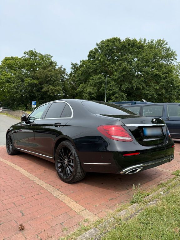 Image of Mercedes-Benz E 220