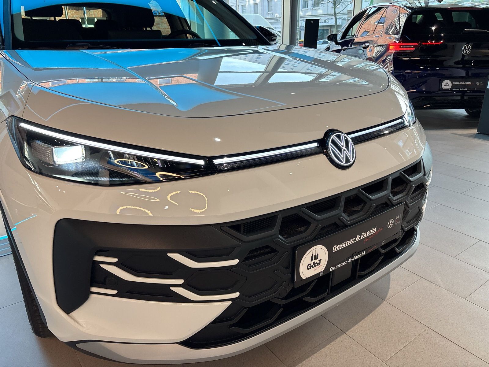 Fahrzeugabbildung Volkswagen T-Roc 1.5 eTSI Life Keyless ACC Kamera SHZ