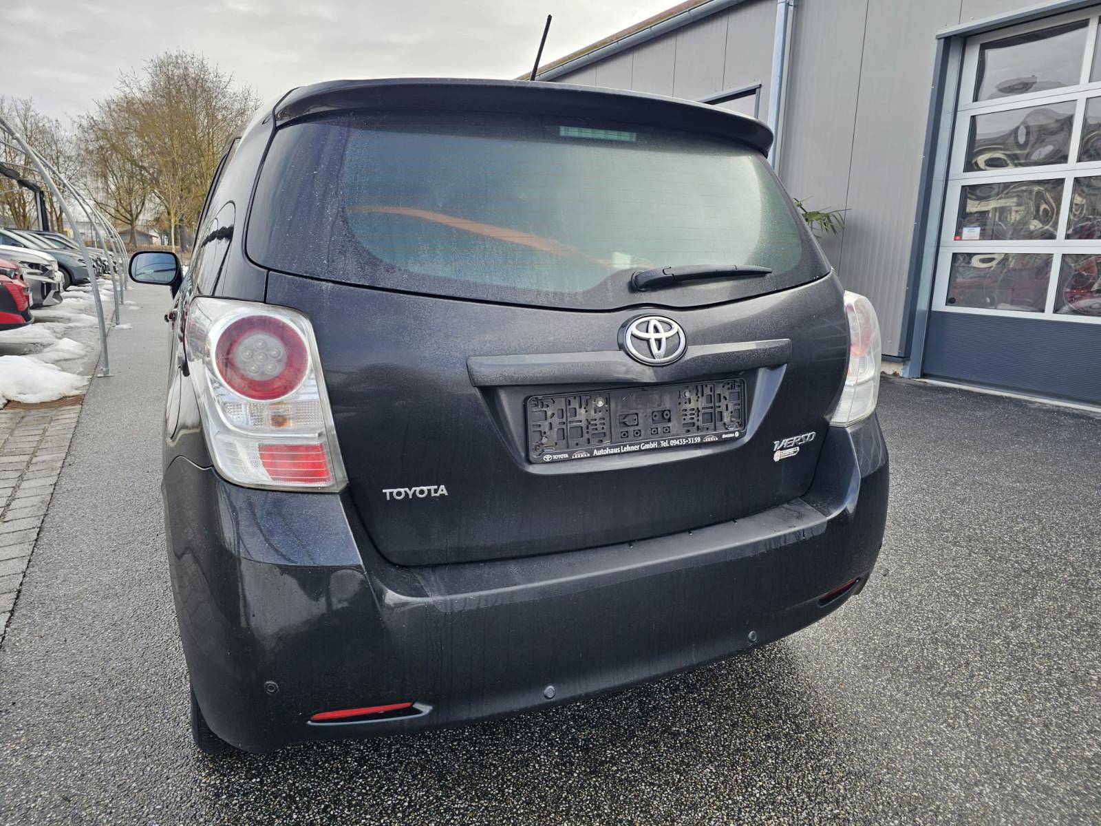 Toyota Verso Travel Diesel*KAMERA*NAVI*8xRÄDER*PDC*GRA