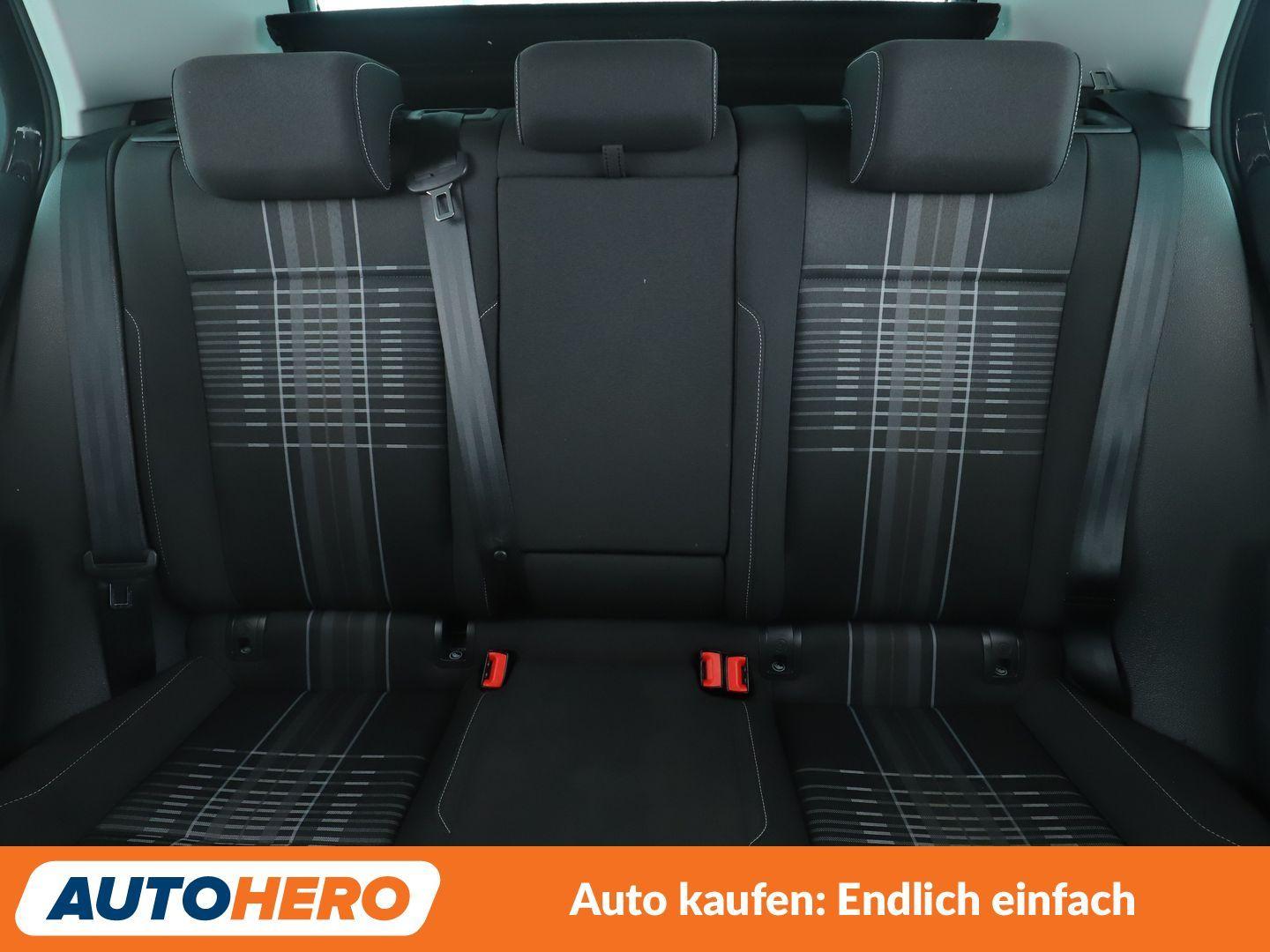 Volkswagen Golf VII 1.2 TSI Lounge Aut.*NAV*BI-XENON*TEMPO*