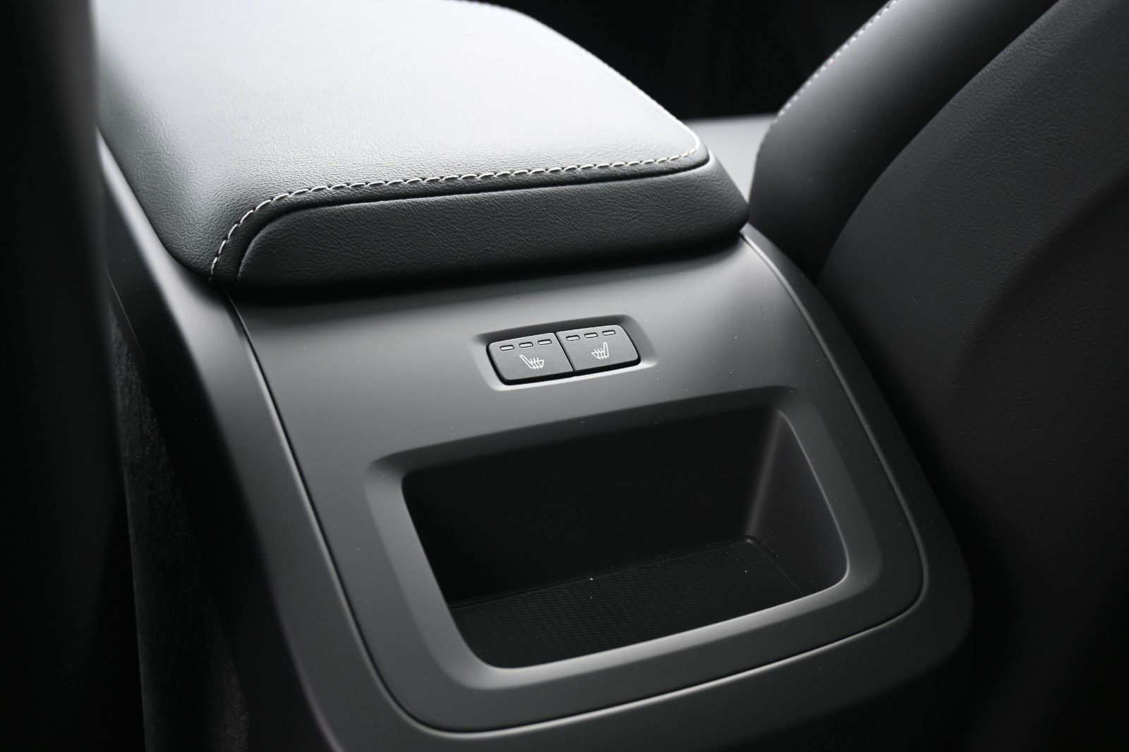 Fahrzeugabbildung Volvo XC60 T6 RC AWD Plus Black Edition*360°*ACC*AHK