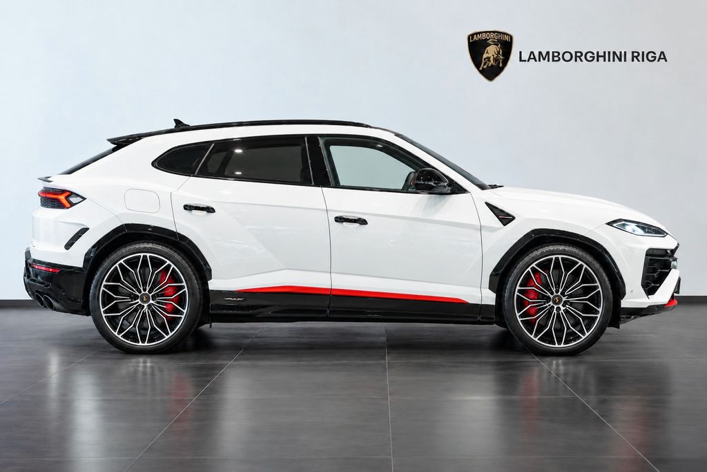 LAMBORGHINI Urus 2025