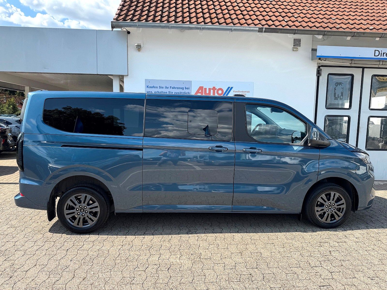 Ford Tourneo Custom Bus 320 L2 Titanium FWD 8-Sitzer foto 3