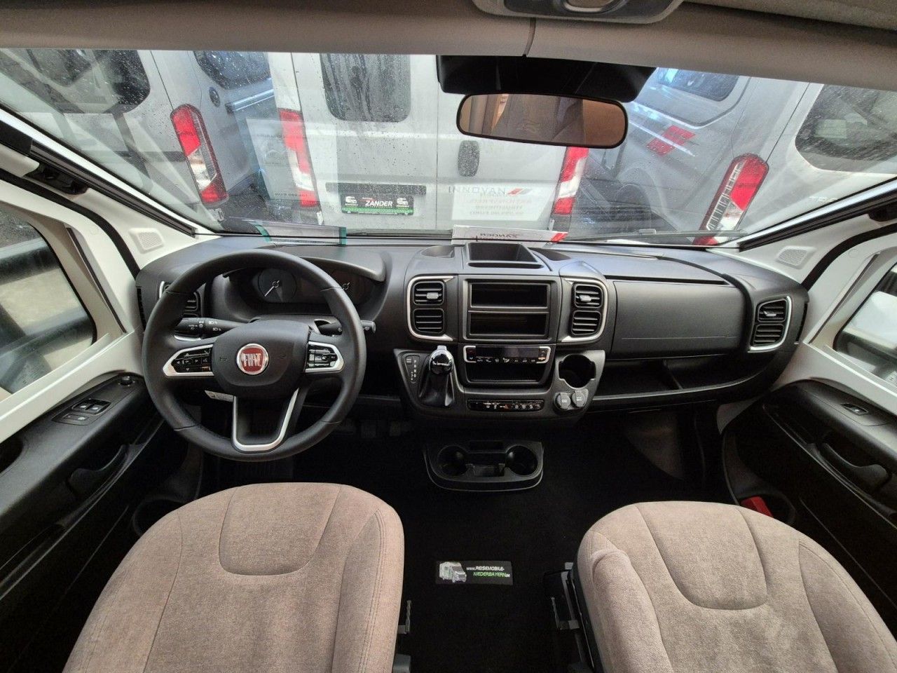 Fahrzeugabbildung Laika ECOVIP L 4009 DS Heavy Klima Radträger Face2Face