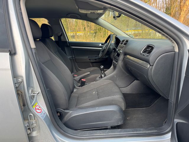 Fahrzeugabbildung Volkswagen Golf 1.6 TDI 4MOTION Comfortline Variant