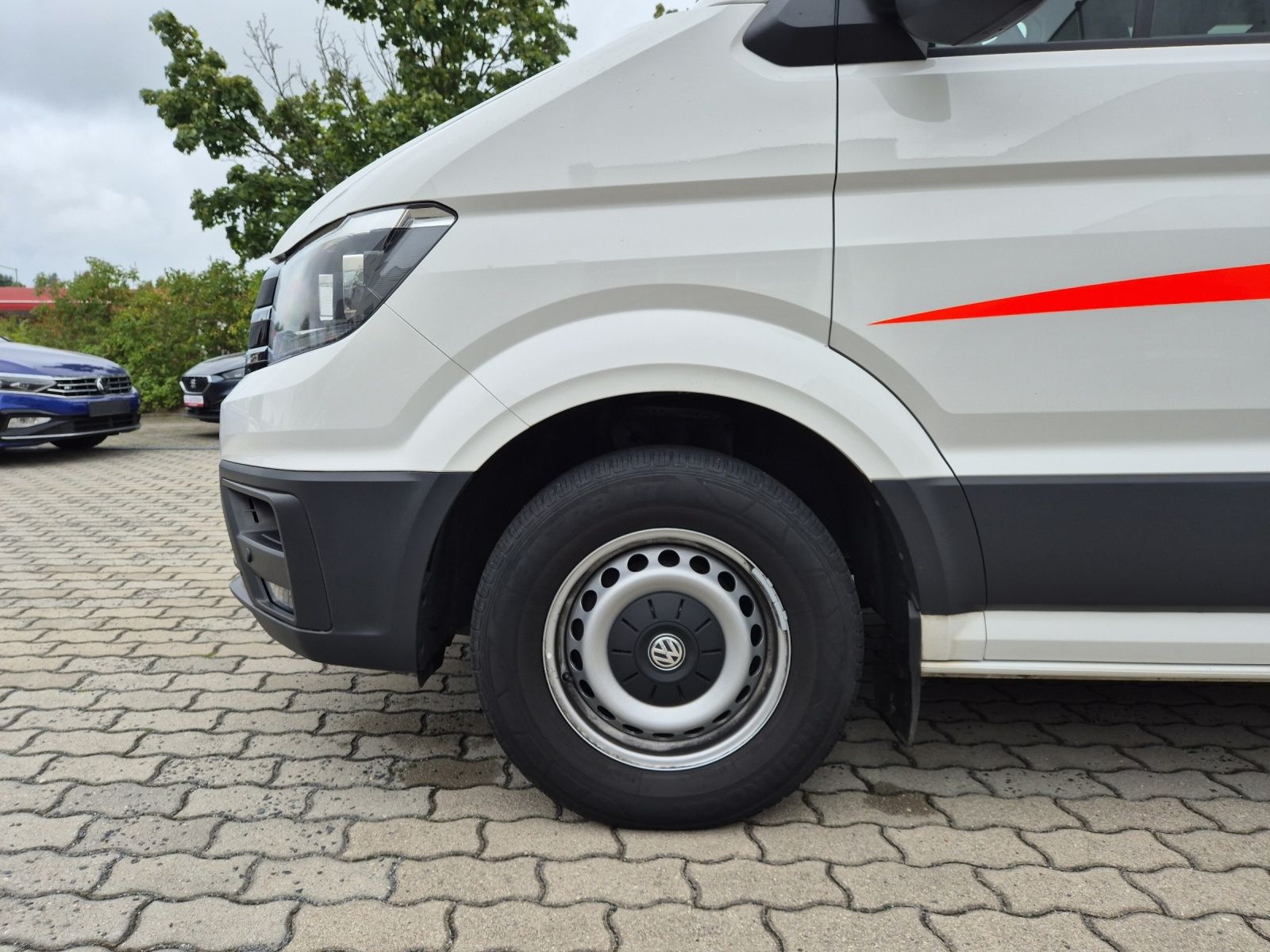 Fahrzeugabbildung Volkswagen Crafter 35 MR HD 4Mo 9-Si Rollstuhllift Trittstu