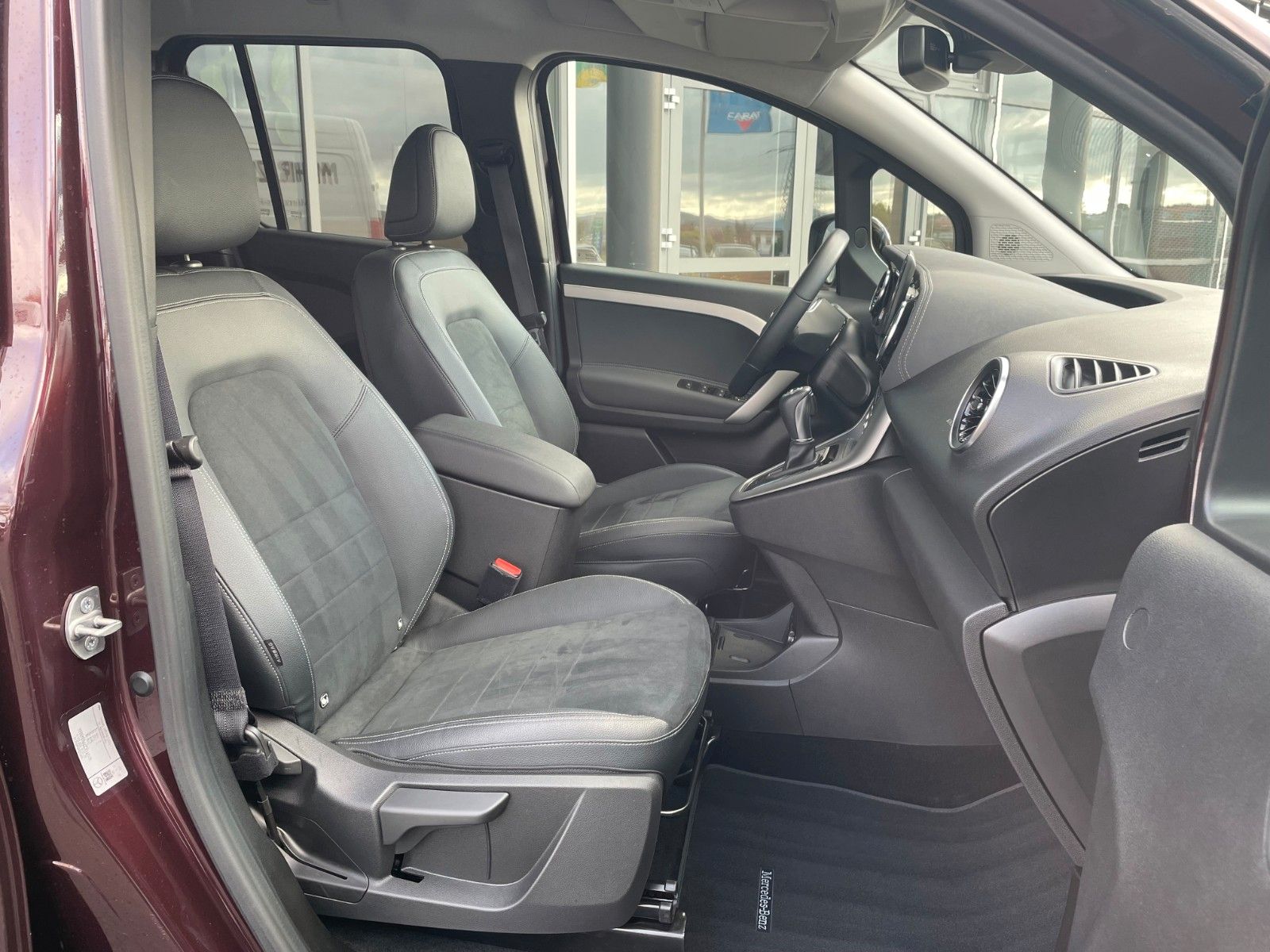 Fahrzeugabbildung Mercedes-Benz T 180 Power Plus Autom Kamera AHK LED MBUX