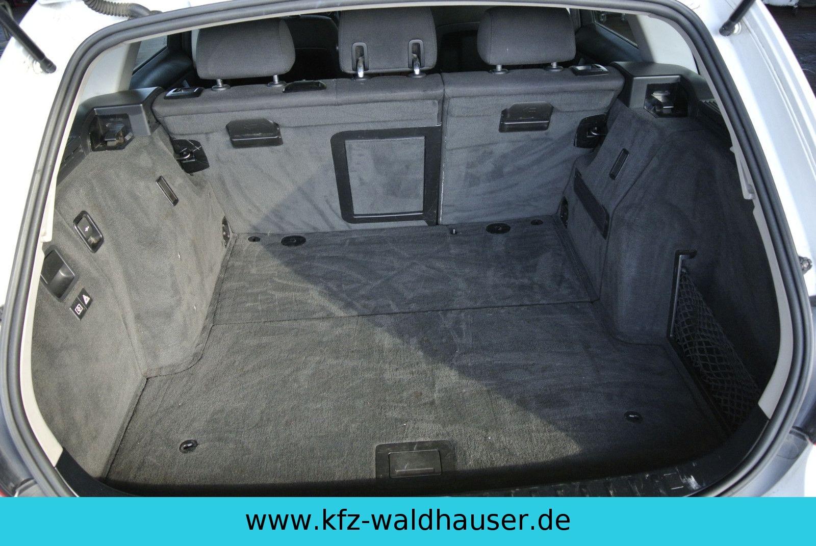 BMW 318 2010 — photo 28