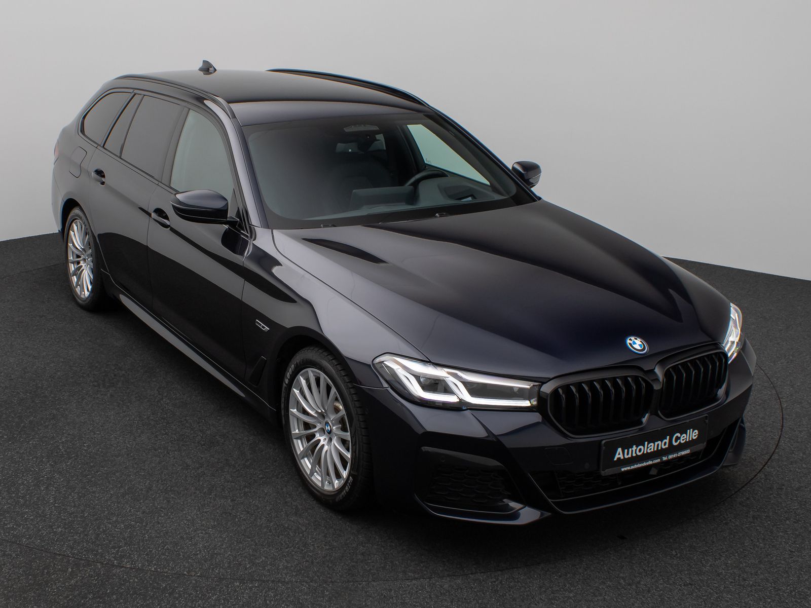 Fahrzeugabbildung BMW 530e xD M Sport Kamera HUD DAB HiFi ACC Komfort