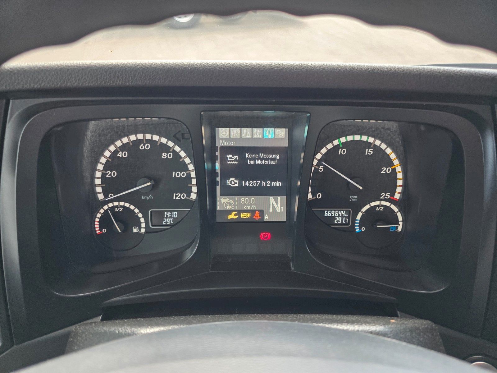 Fahrzeugabbildung Mercedes-Benz Actros 2545 L 6x2 LBW Bär Retarder Xenon AHK