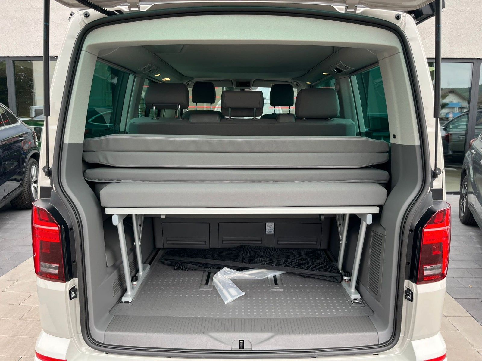 Fahrzeugabbildung Volkswagen T6 California 2.0TDI 4Motion Beach Camper