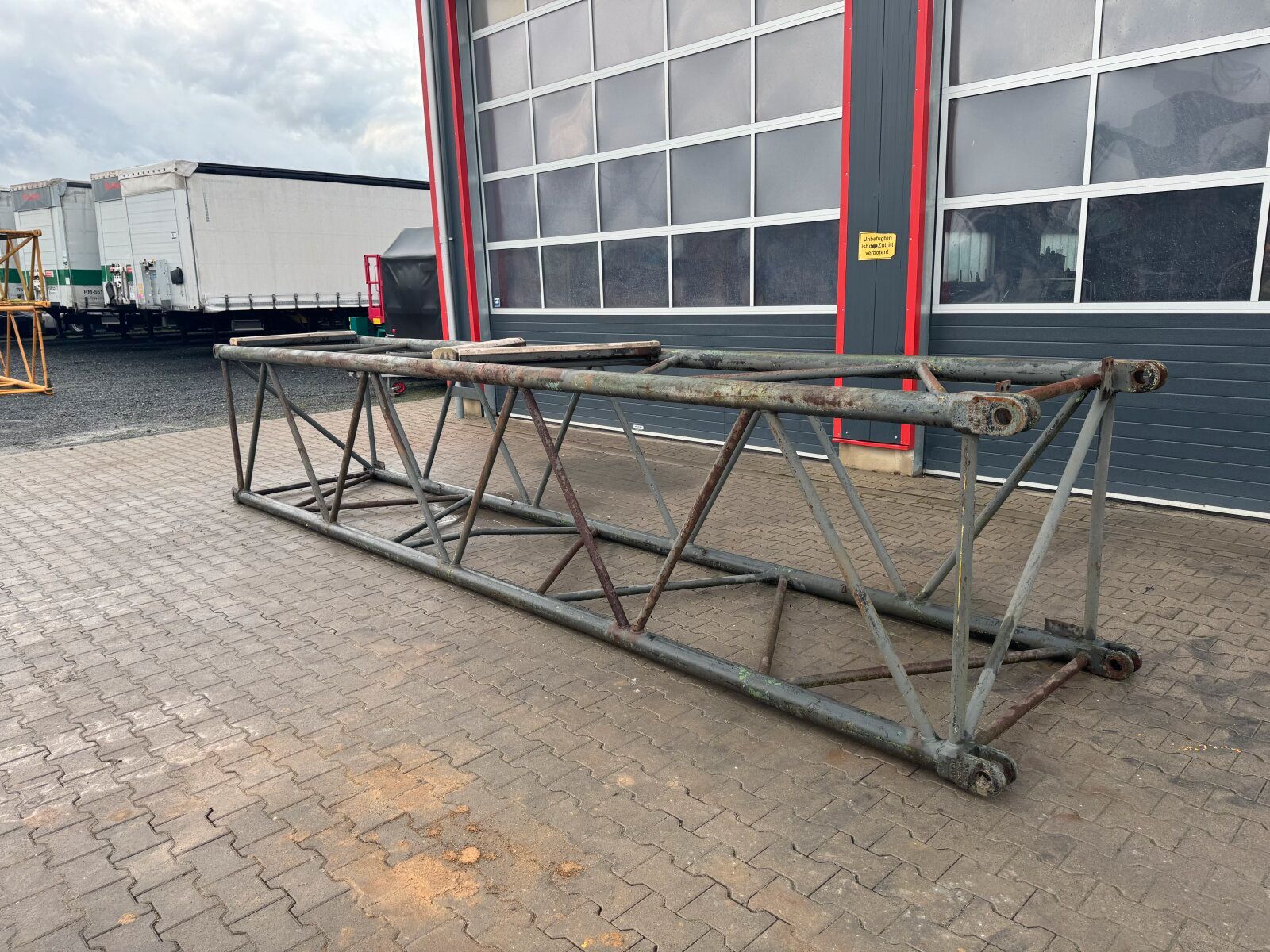 Fahrzeugabbildung Liebherr HS832 - 843 - 853 HD Boom 6M Gittermast